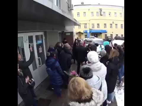 Natalia Oreiro con fans en Yaroslavl, Rusia (27.3.2019) [2]