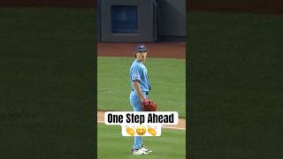 Adam Macko was one step ahead in the best way possible ???????? #MLB #BlueJays