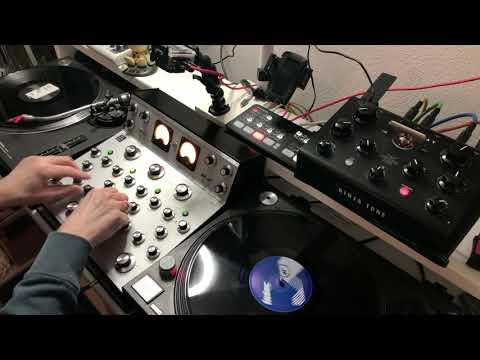 Mijk van Dijk Techno Vinyl DJ-Set with Varia Instruments RDM40-Mixer and Ninja Tune Zen Delay