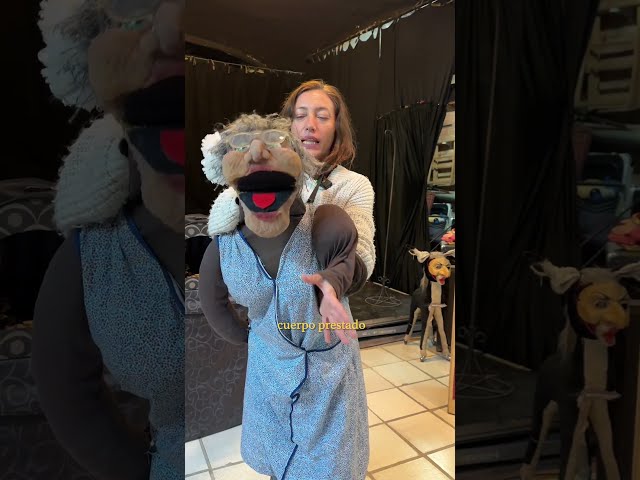 Vídeo relacionado con LOMTRATS Marionetas de Mano de Teatro para niños,Incluye Maestro,policía,Pirata,Detective,etc.con Bocas Abiertas móviles, Contar Historias,enseñar,Regalos de Festivales,1 PCS