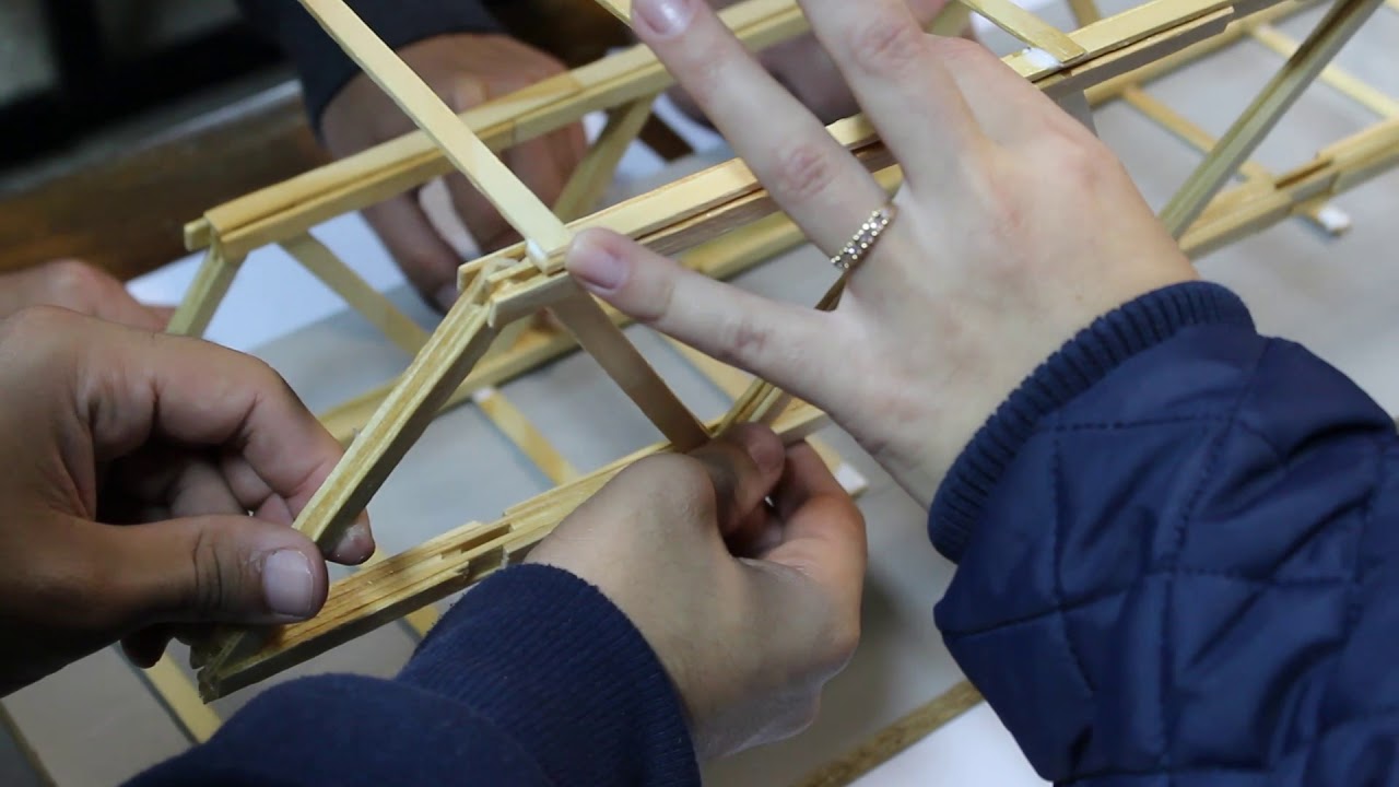 Competição de pontes de palito - PET Civil UTFPR