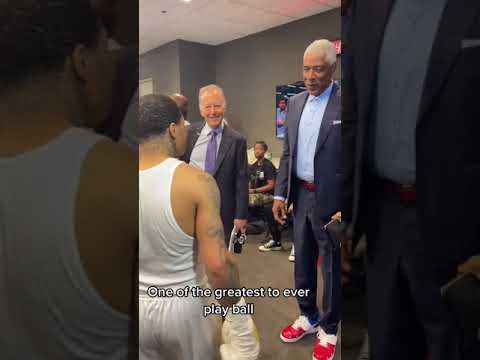 Julius Erving stopping by Gervonta’s locker room. Respect 😤