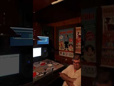Agora estúdio Oscar Gravações Bruno Neher colocando voz no álbum Mário Seffrin solo "Mundo a fora"