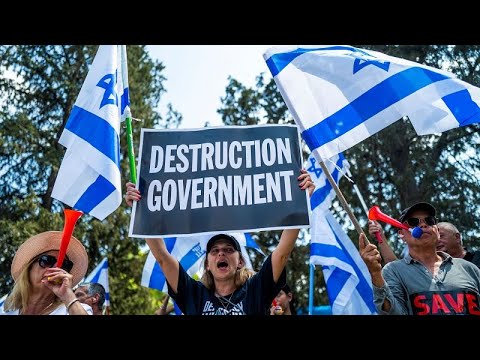 شاهد الإسرائيليون في قبرص يستقبلون نتنياهو بهتافات وشعارات مناهضة لحكومته…