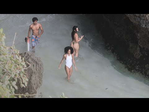 Cave Traffic - Uluwatu