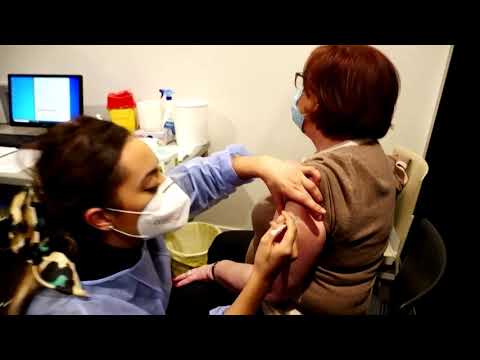 歐洲國家努力讓輝瑞公司打出最多的一針 (European nations struggle to make most of Pfizer shots)