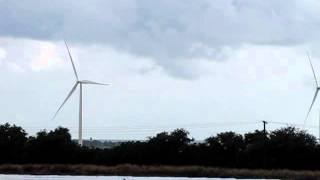 preview picture of video 'Turbinas eólicas de Santa Isabel'