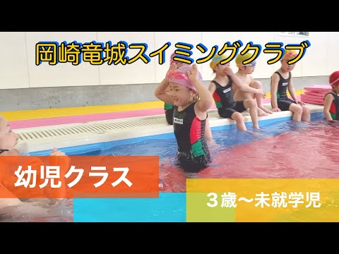 piscine pour petit jardin -piscine-ronde-béton-pont-bois-baie-vitrée-chambre