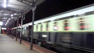 preview picture of video 'Orient Express  Wenecja-Kraków-Drezno-Paryż na stacji w Oławie 17.07.2011 23:45'