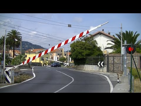 Spoorwegovergang Loano (I) // Railroad crossing // Passaggio a livello