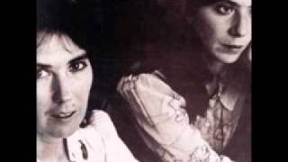 Kate & Anna McGarrigle - Tell My Sister [1975]