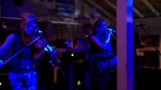 Court Yard Hounds sing: I Miss You - Martie Maguire and Emily Robison of Dixie Chicks