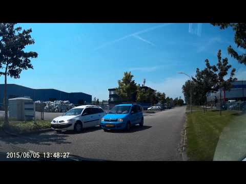 "Wat kijk je nou lelijkerd!"