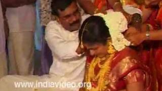 Thalikettu- Tying the wedding knot in Hindu marriage