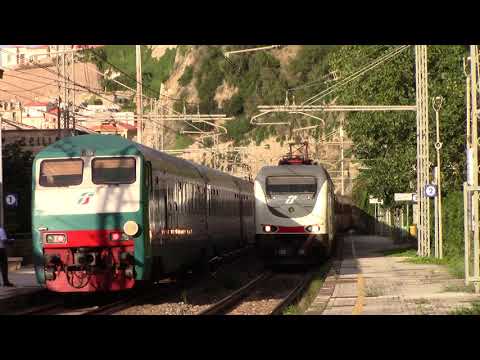 E402b.150sun in strombazzata incrocia un regionale......