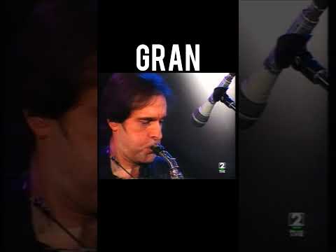 Julián y Diego se conocen - La casa de las flores