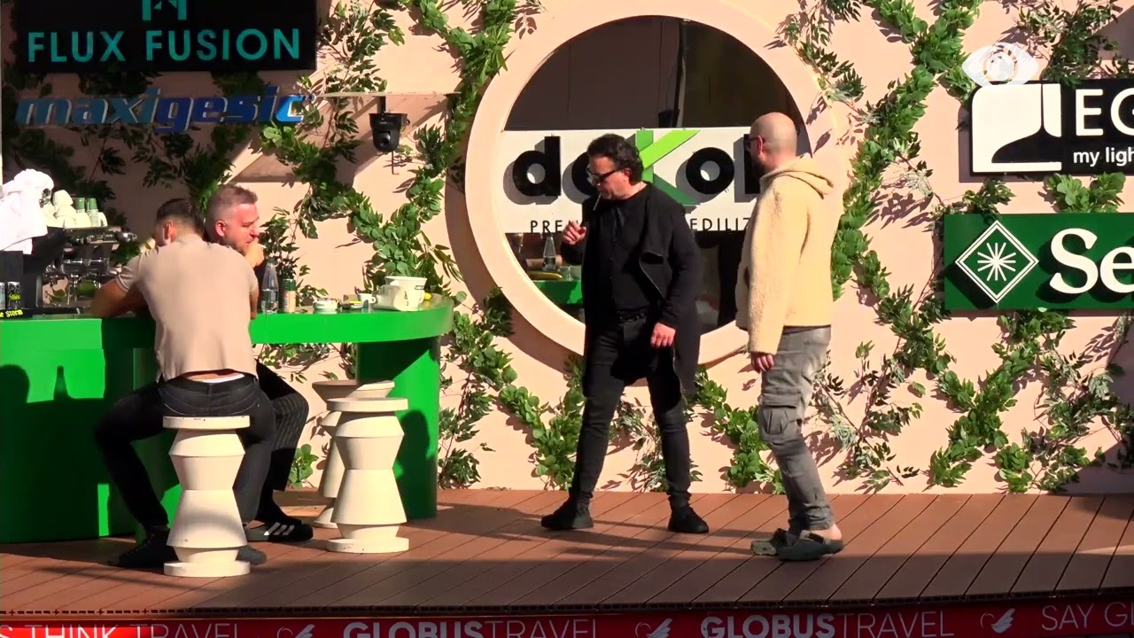 Banorët nisin ditën me energji/ Laerti dhe Bernardi kërcejnë
