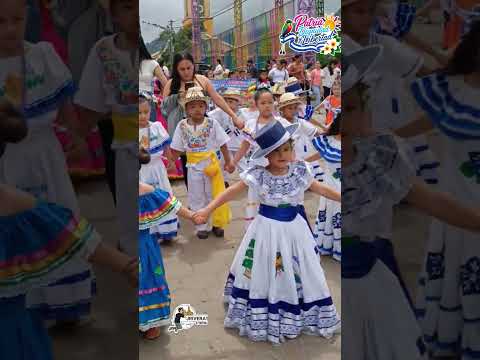 Desfile de Esc. Emmanuel Mongalo y Rubio de San Sebastián de Yalí Jinotega