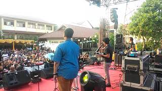 Download lagu Payung Teduh - Diam ( Live ) mp3