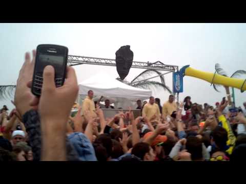 Avicii drops Im Comin Home (Dirty South remix) at Neptunes