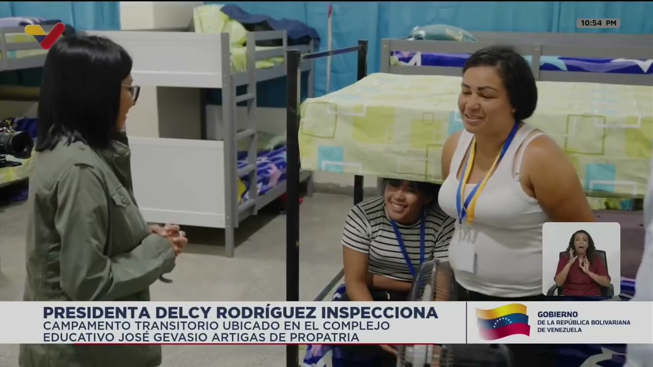 Delcy Rodríguez inspecciona el campamento en el liceo José Gervasio Artigas en Propatria
