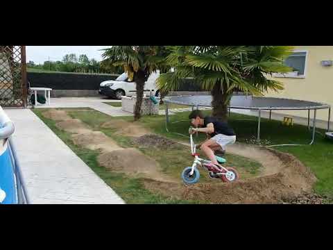 Backyard mini pump track