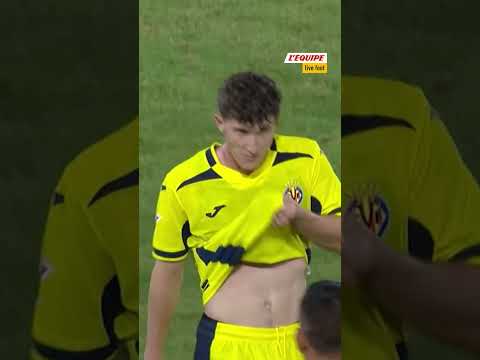 😱 Le défenseur de Villarreal Pau Navarro expulsé après un mauvais geste #shorts #football