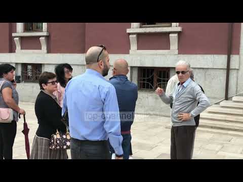 Top Channel/ Protestë në Durrës nga banorët e pallateve të dëmtuara nga tërmeti