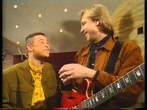 JUSTIN HAYWARD/THE MOODY BLUES-KISS-WHAT'S THAT NOISE-BBC 1-24.OCT.89