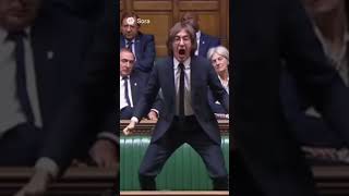 Lennon does the Haka in Parliament
