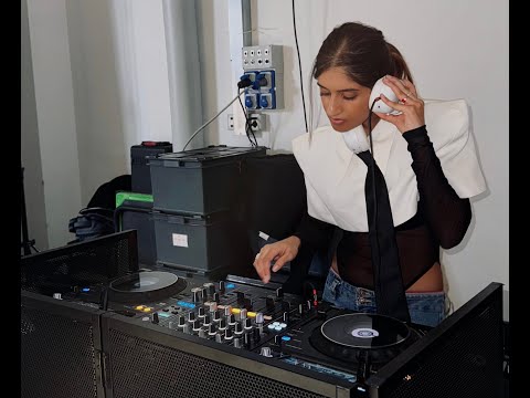 DJ Rica video.