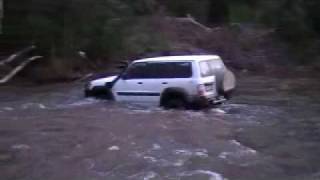 preview picture of video 'Nissan Patrol River Crossing'