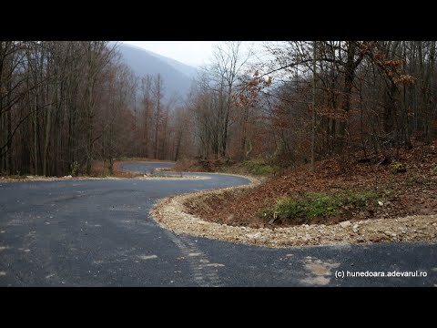 Drum nou în Ținutul Pădurenilor, soseaua spre Goleș