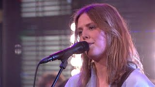 Maaike Ouboter zingt haar nieuwe single Voor Jou - RTL LATE NIGHT