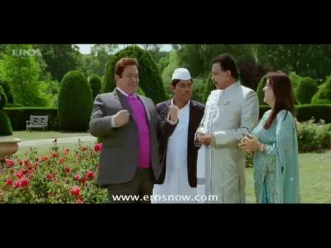 Asin drops coffee on Johnny Lever - Housefull 2