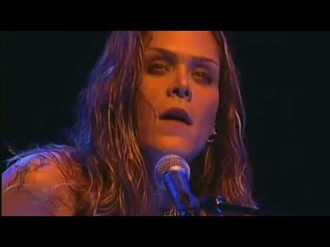 Beth Hart - Hiding Under Water (Live Acoustic At Paradiso)