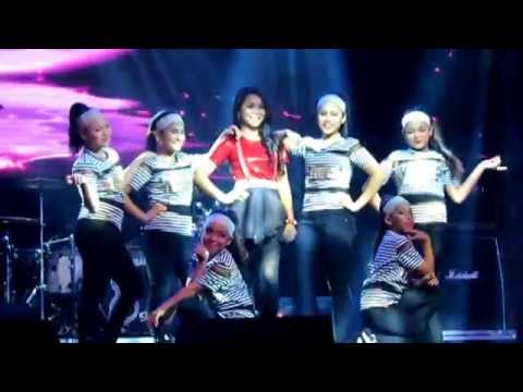 Wani Kayrie - JANGAN JANGAN (LIVE) @ Ungu Mozaik Tour 2015 KL