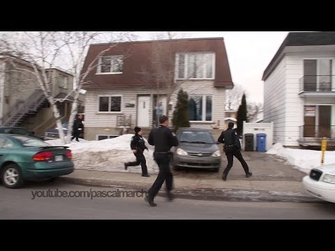 Cops run for backup: Full length video / La police accourt: L'intégrale 2/28/2014