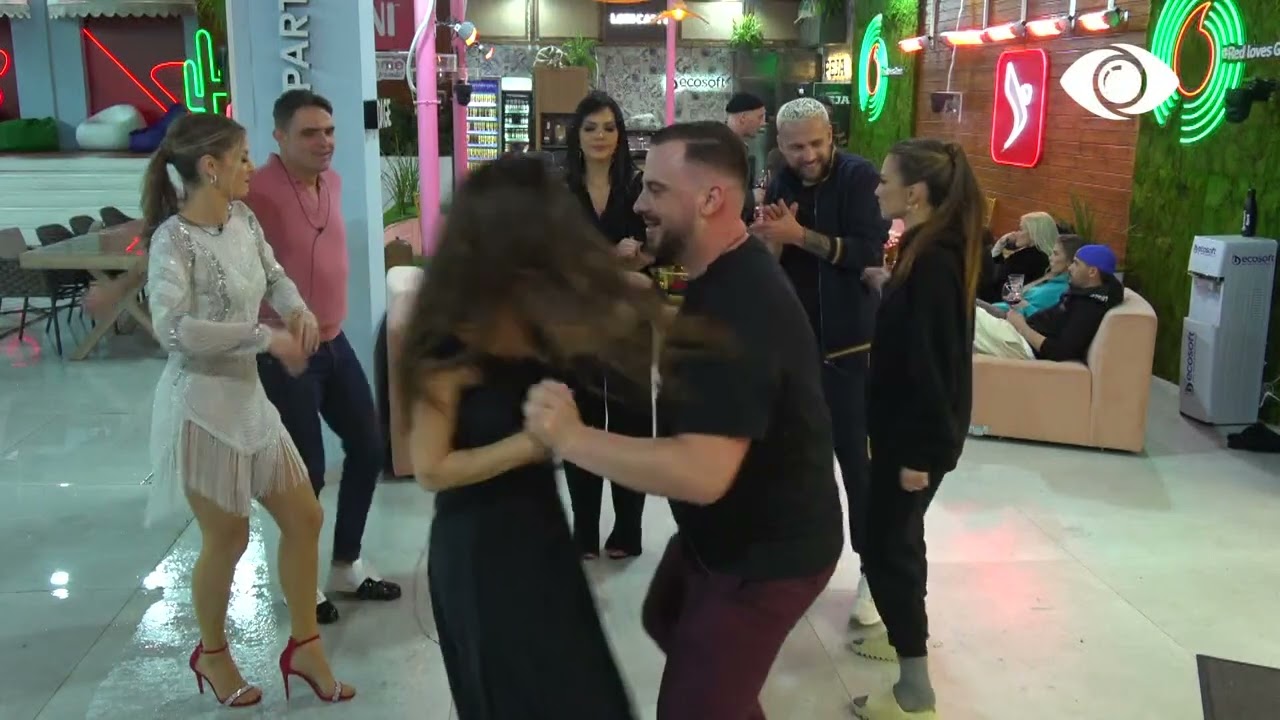 Banorët shijojnë në maksimum muzikën