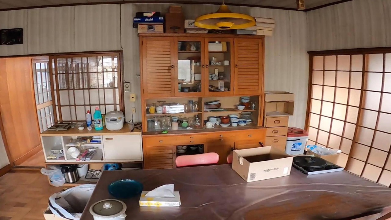 このキッチン、何年前の物が残ってると思います？掃除のついでに2種類の掃除機の使用感と機能をシェア【MAKITA vs UWANT】