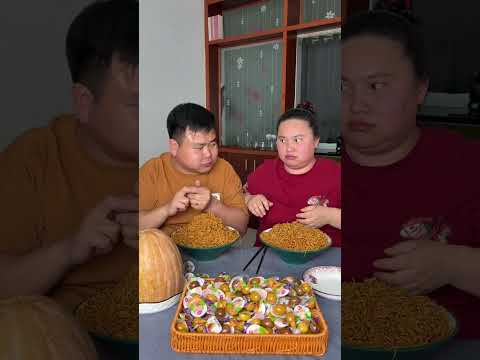 Ông chồng ích kỷ của tôi muốn ăn hết phần thịt lợn kho một mình, nhưng cuối cùng tôi lại ăn hết.