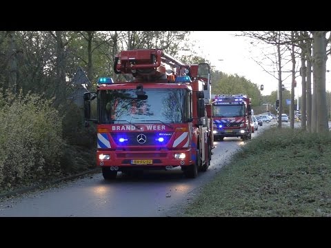Hulpdiensten met Spoed naar een Woningbrand aan de Merwedestraat in Purmerend