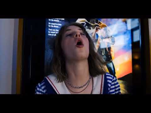 Stranger things3 | Robin and Steve vomiting in the bathroom scene