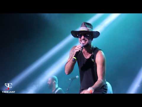 Efecto Pasillo ponen patas arriba "La fiesta de La Pegatina"