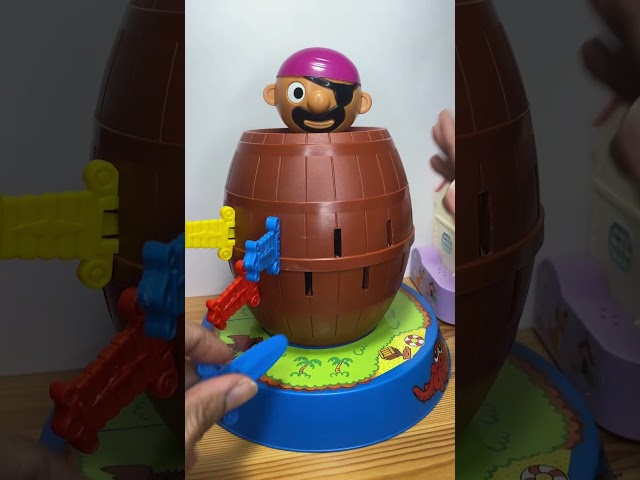 Vídeo relacionado con HO-SFSM Juegos de Mesa Pop Up de Pirata,Cubo de Juguete Pirata Divertido, Juegos de Tablero para Niños Regalo de Niños y Niñas de 3 4 5 Años