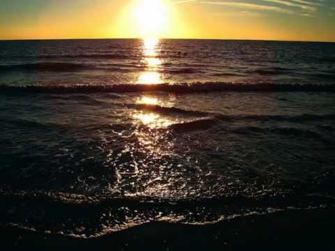 Mika Mendes - Poco de bo (Sunset Slideshow Clip)