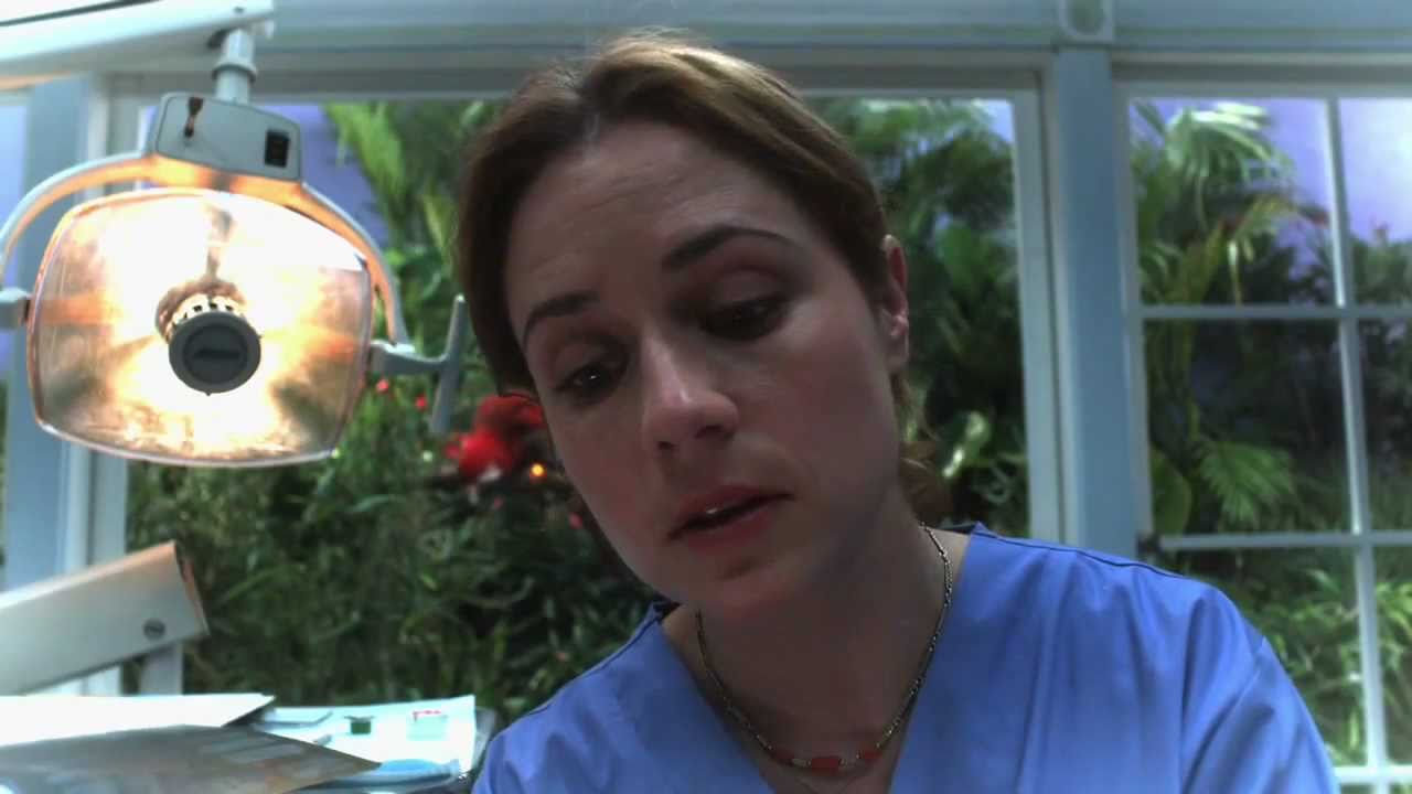 Miniature de la vidéo A Little Help Movie Trailer 2011 HD «M» du film A Little Help