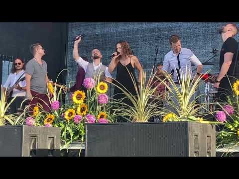 Nina Pušlar zapela s Kvatropirci