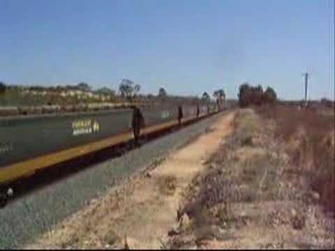 XR558 and A71 roll through White Hills on 9084