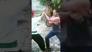 Download lagu BEKSI vs GOMBEL Candanya cara para guru Silat. #beksi #gombel #silatbetawi #bocahdepok #lumbukdepok mp3